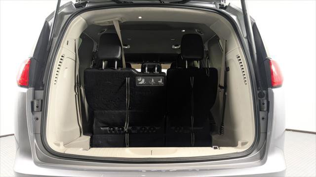 Used 2020 Chrysler Voyager Lxi image 17