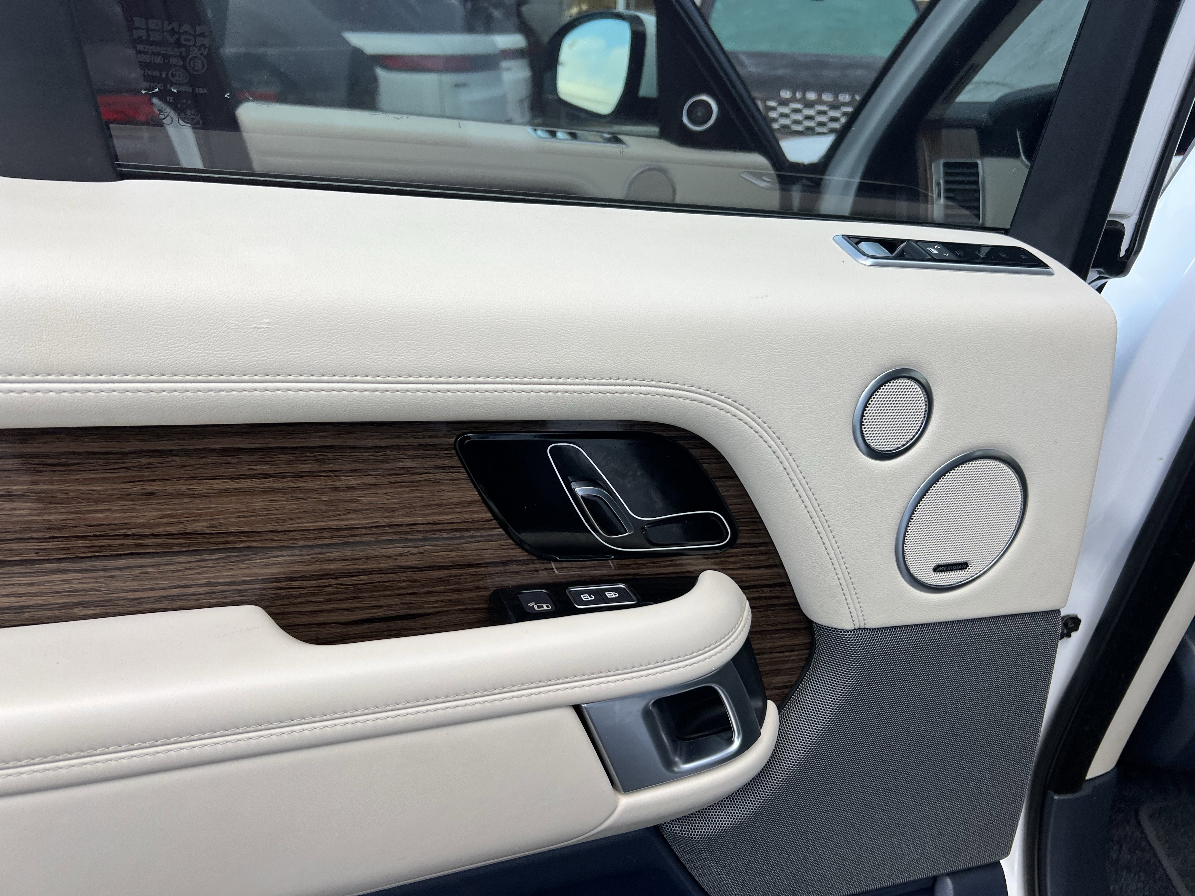 Certified 2022 Land Rover Range Rover P525 Westminster Edition image 29