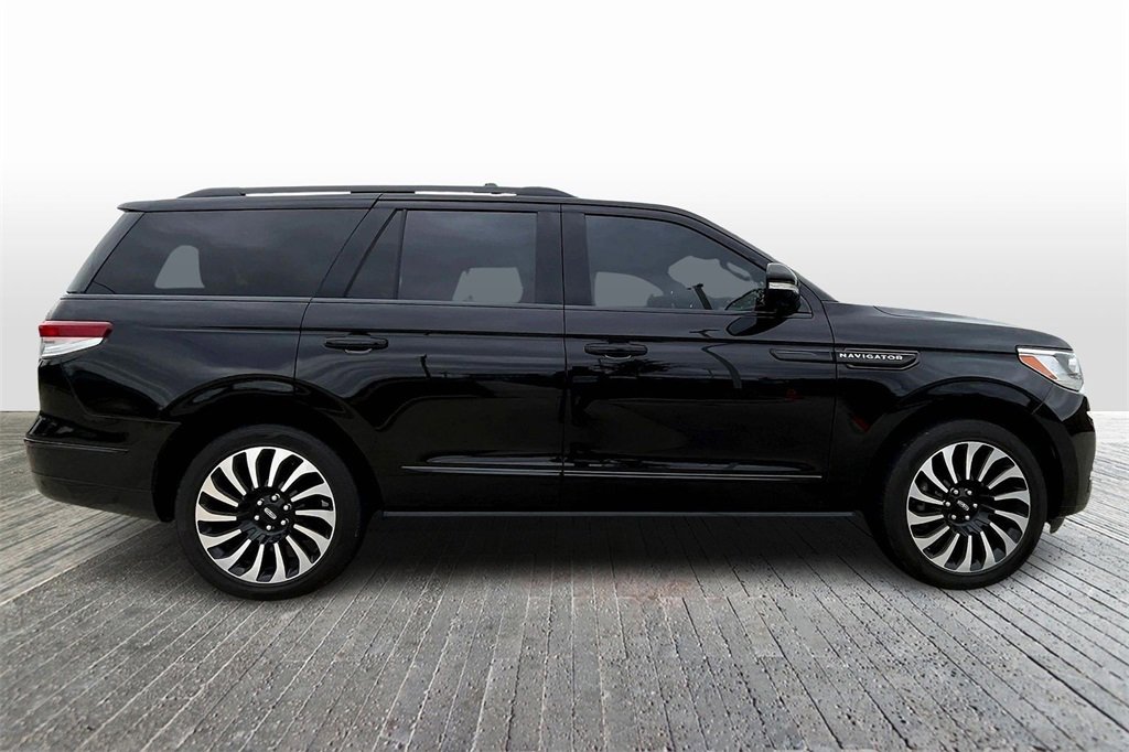 Used 2023 Lincoln Navigator Black Label image 8