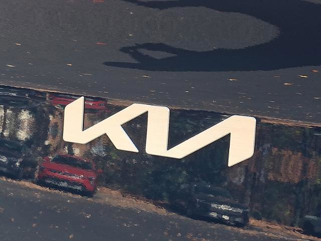 New 2025 Kia EV6 Wind image 10
