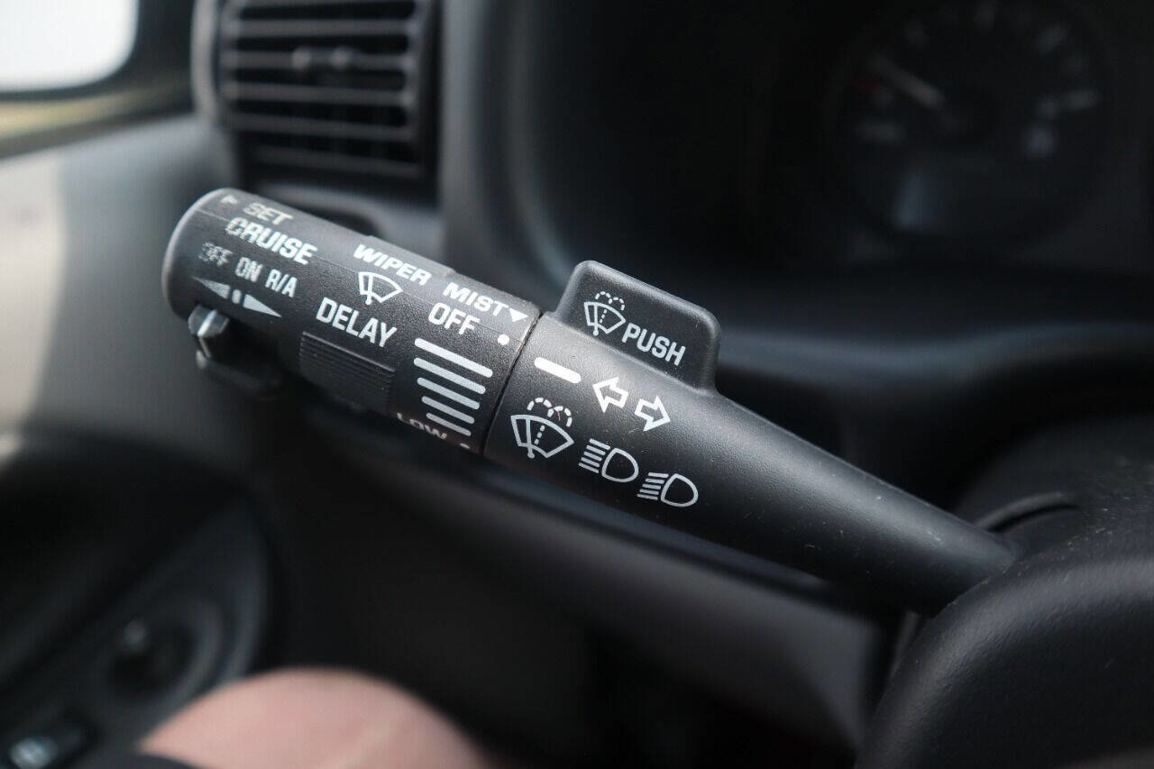 Used 2004 Chevrolet Venture LS w/ Easy Order Package image 39