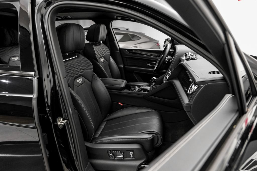 Used 2023 Bentley Bentayga Extended Wheelbase AWD/4WD image 34