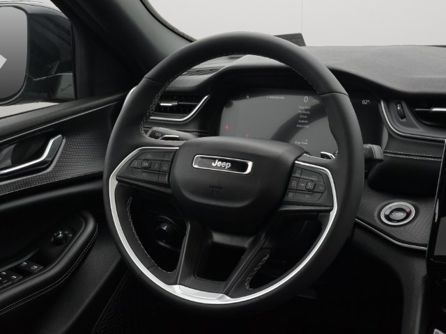 Used 2025 Jeep Grand Cherokee Altitude AWD/4WD image 18