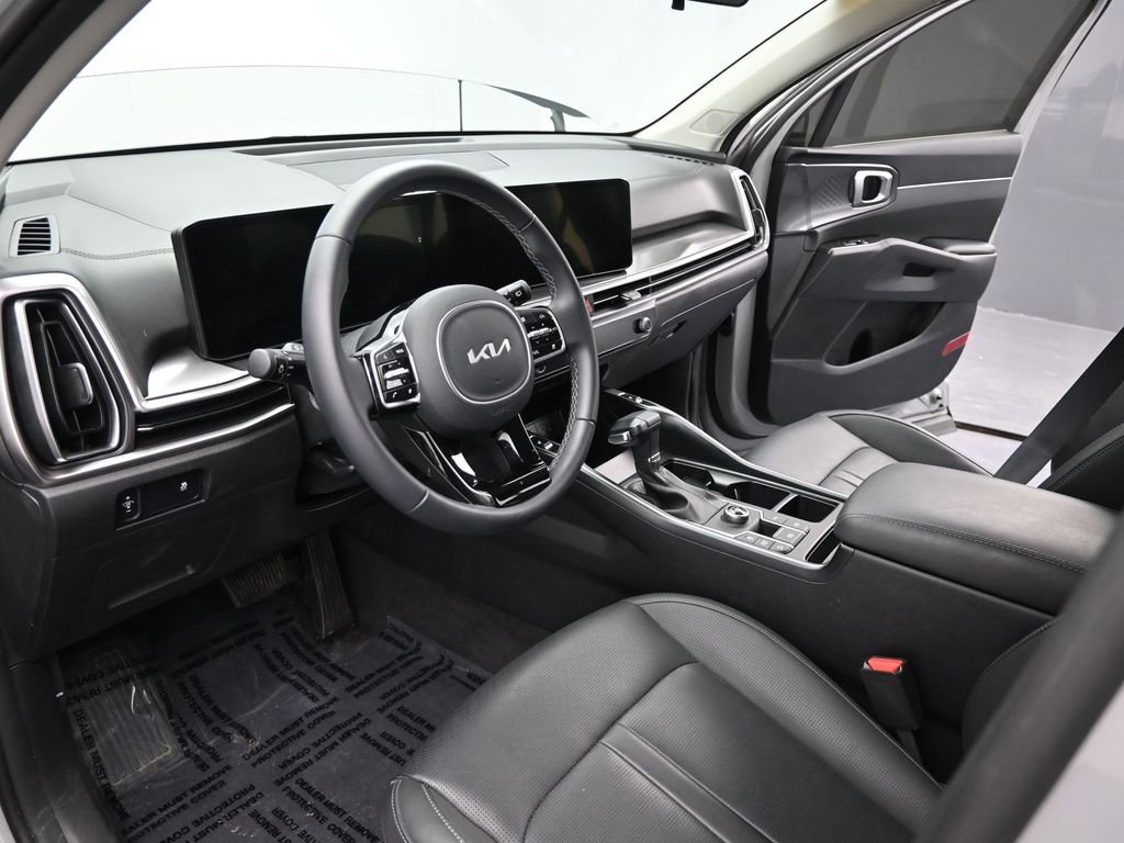 Used 2025 Kia Sorento S w/ Panoramic Sunroof Package image 18