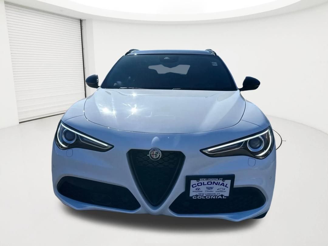 Used 2022 Alfa Romeo Stelvio Veloce AWD/4WD image 2