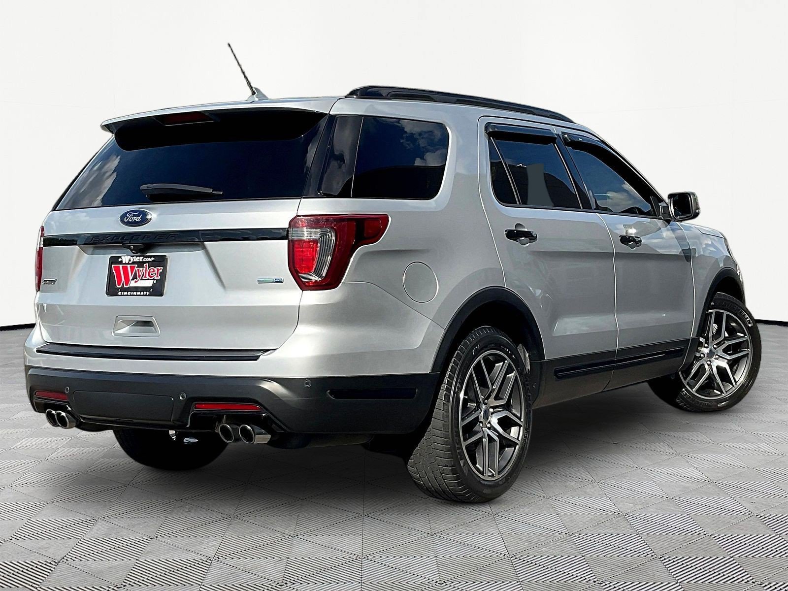 Used 2018 Ford Explorer Sport w/ Equipment Group 401A AWD/4WD image 6