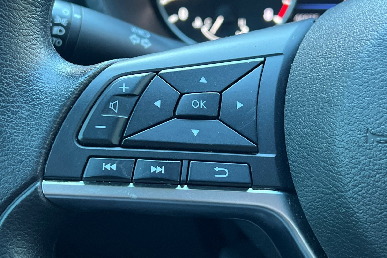 Used 2023 Nissan Sentra SV image 30