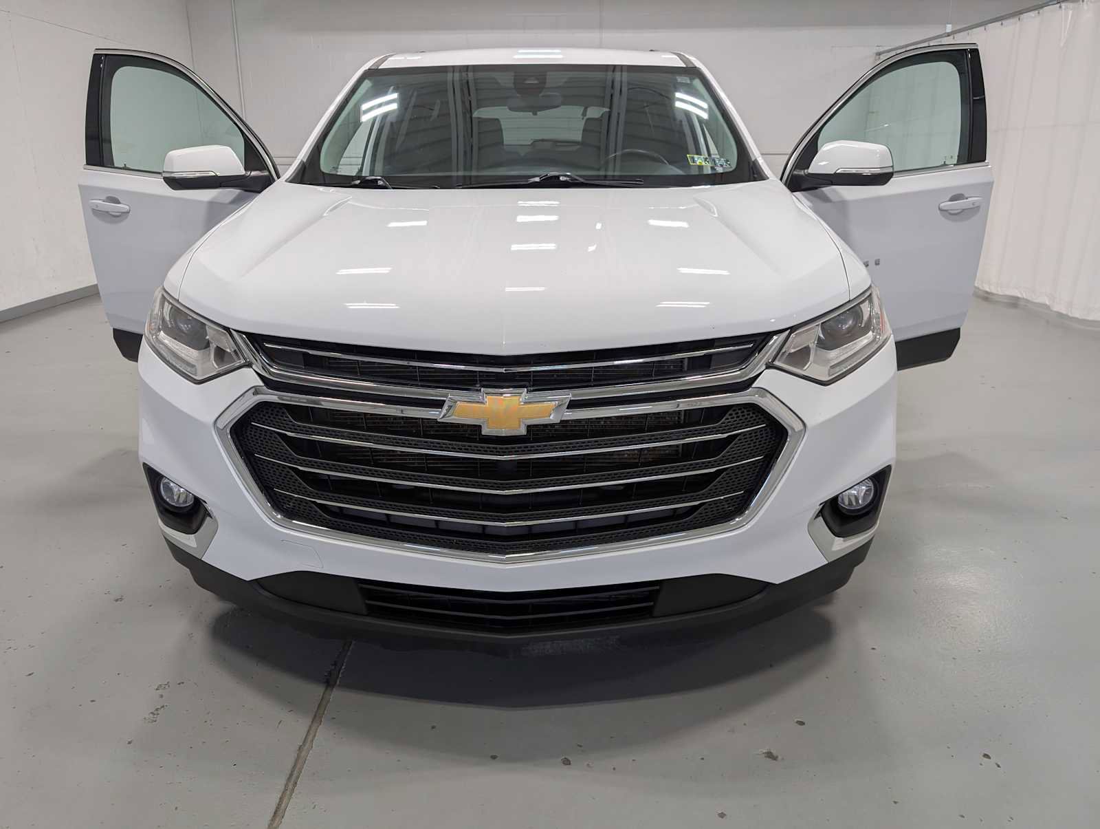 Used 2021 Chevrolet Traverse LT image 14