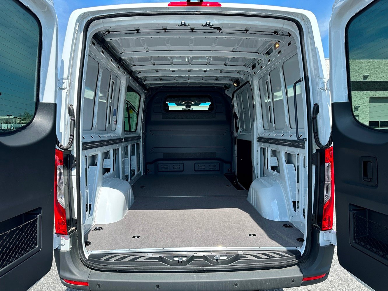 Used 2025 Mercedes-Benz Sprinter 2500 image 23
