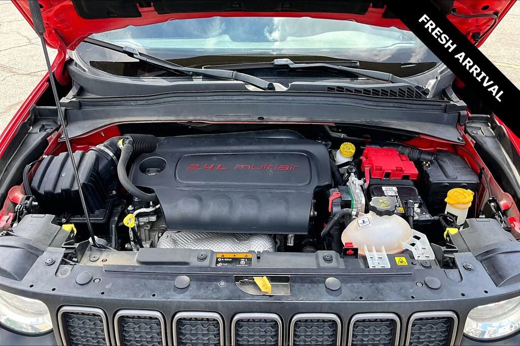 Used 2021 Jeep Renegade Latitude FWD image 28