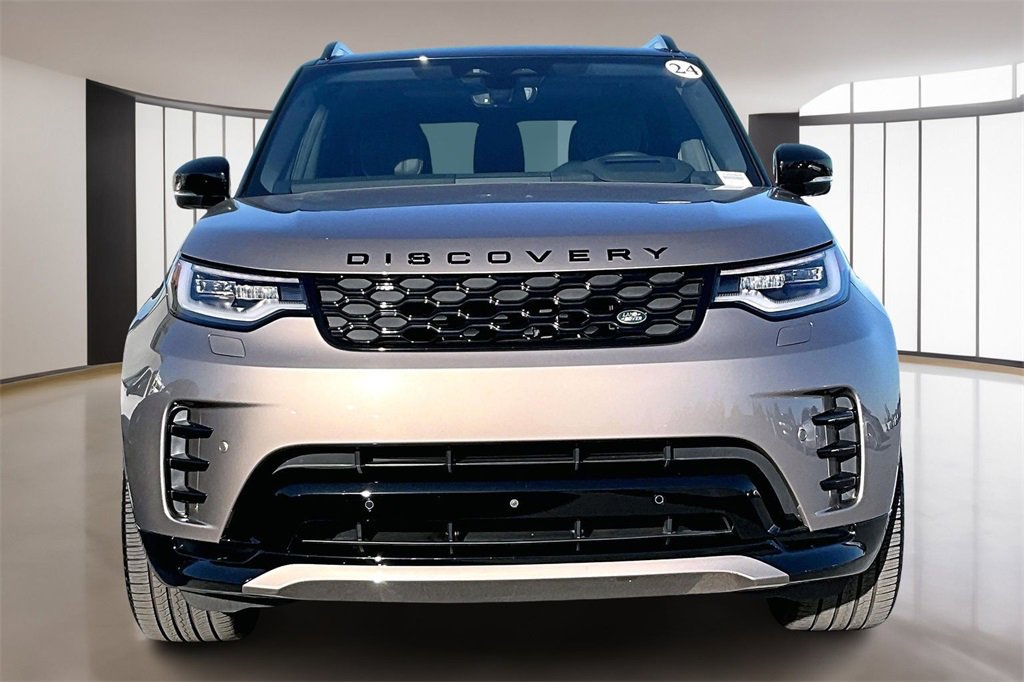 Used 2024 Land Rover Discovery Dynamic SE image 2