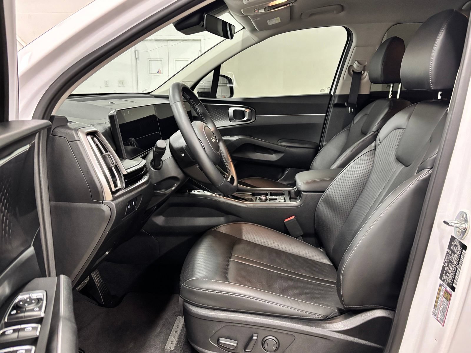 Used 2025 Kia Sorento EX FWD image 17