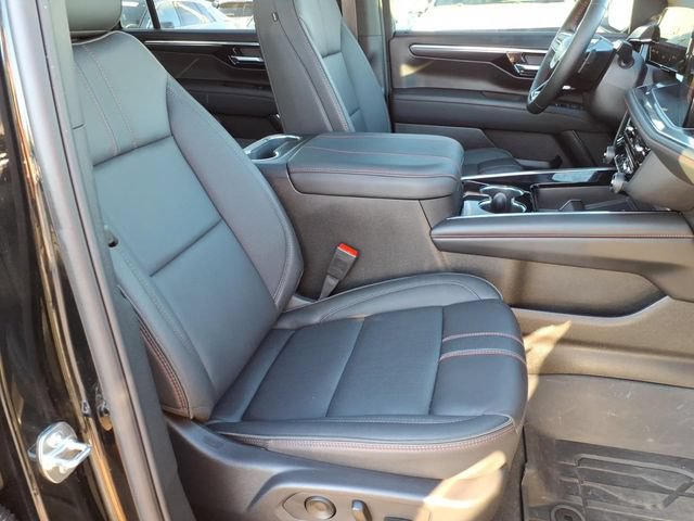 Used 2025 Chevrolet Suburban RST w/ Comfort Package AWD/4WD image 28