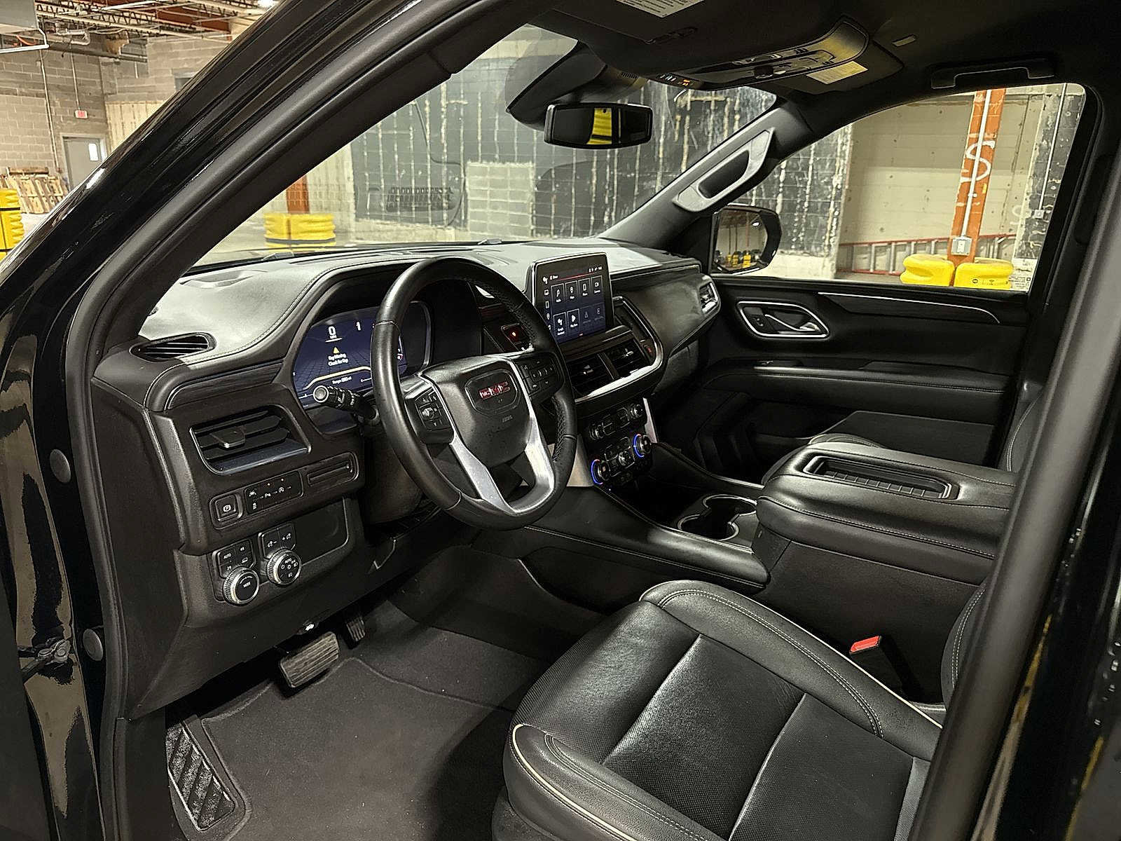 Used 2023 GMC Yukon SLT image 29