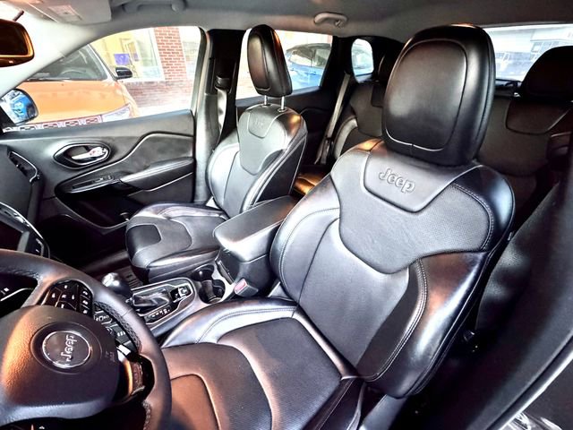 Used 2023 Jeep Cherokee Altitude Lux w/ Mopar Interior Package image 8