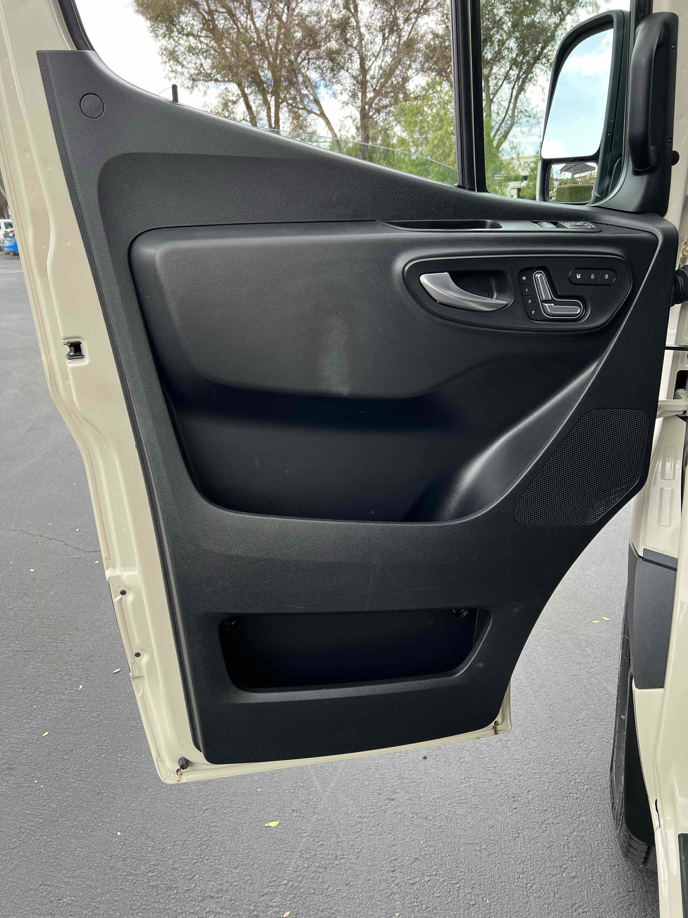Used 2025 Mercedes-Benz Sprinter 2500 image 57