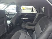 Used 2022 Ford Explorer XLT image 4