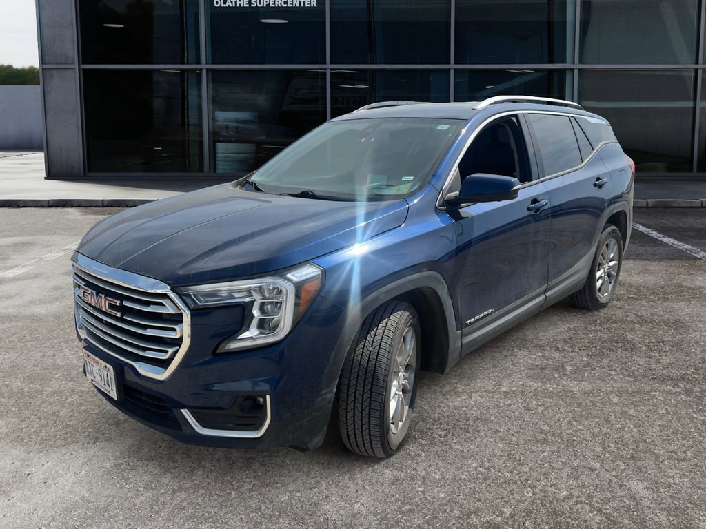 Used 2022 GMC Terrain SLT w/ Tech Package AWD/4WD image 3