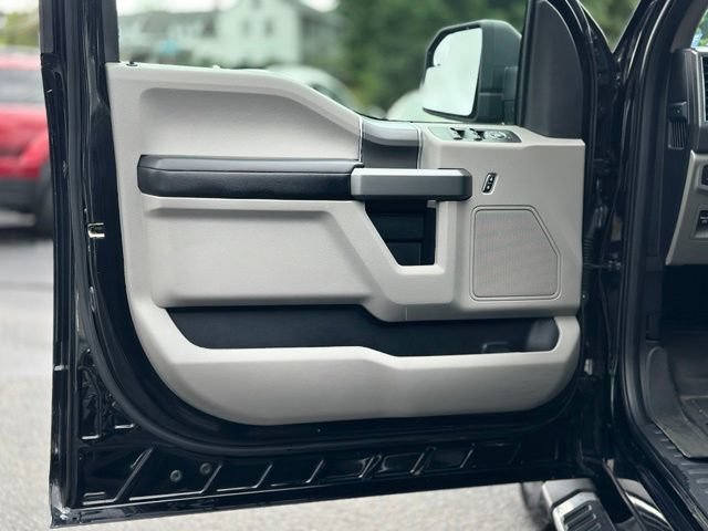 Used 2017 Ford F150 XLT w/ Equipment Group 302A Luxury AWD/4WD image 9