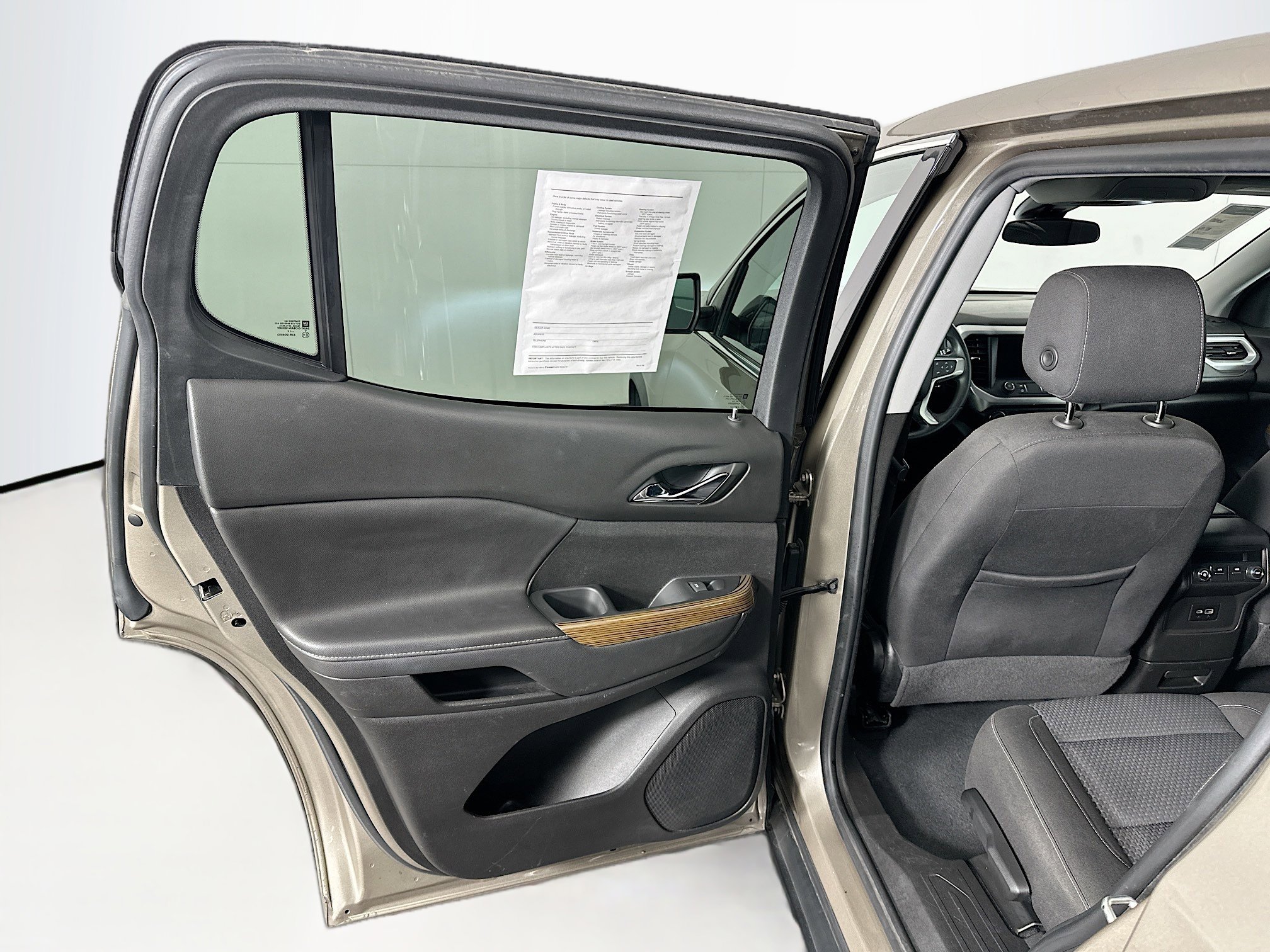 Used 2023 GMC Acadia SLE image 26