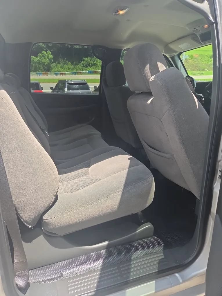 Used 2007 Chevrolet Silverado 2500 LT w/ Heavy-Duty Power Package AWD/4WD image 11