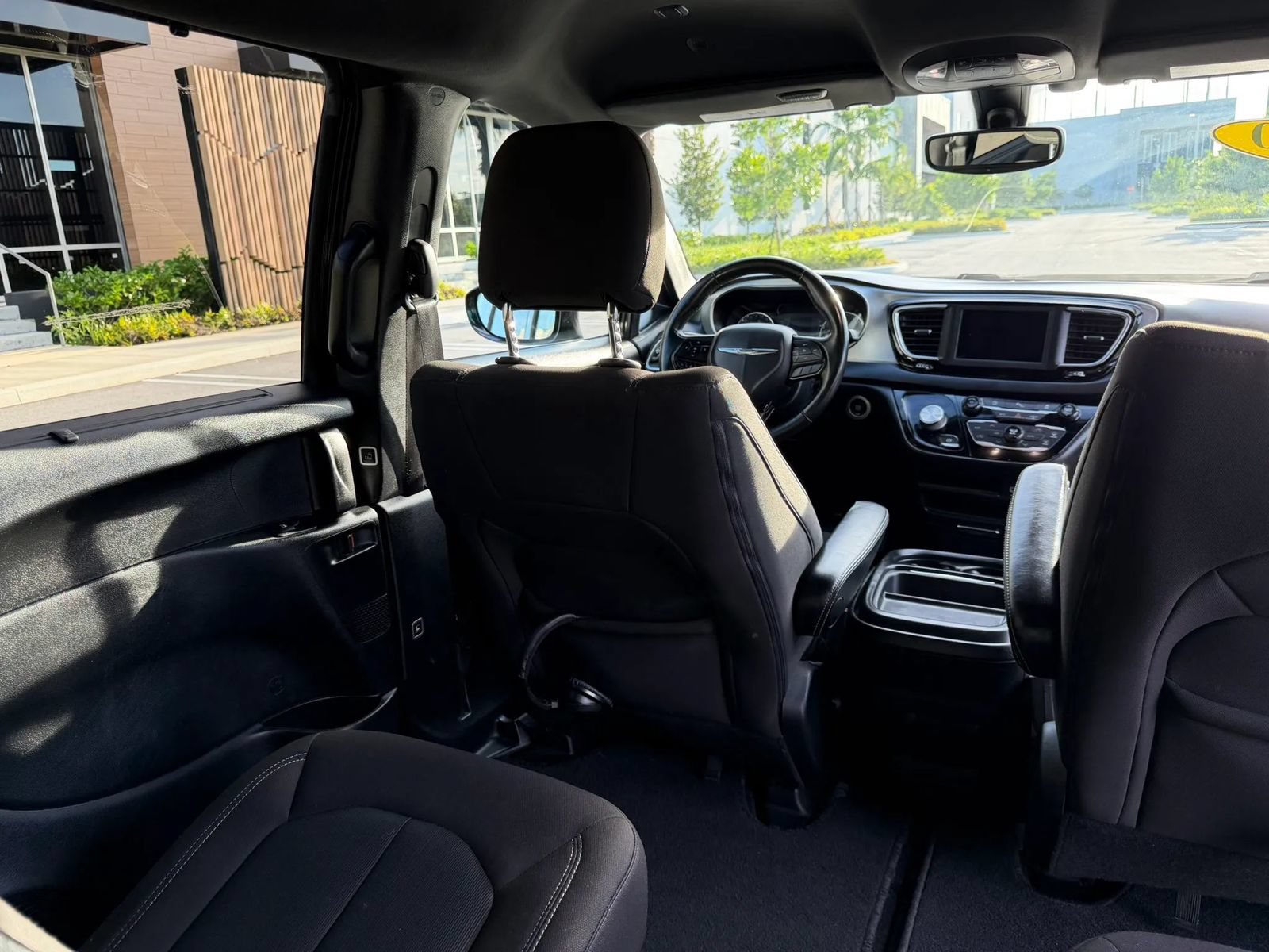 Used 2020 Chrysler Pacifica Touring w/ S Appearance Package FWD image 23