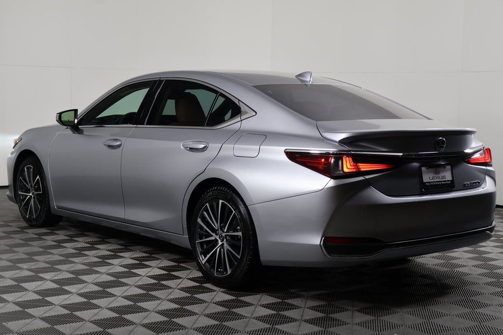 Used 2024 Lexus ES 300h w/ Premium Package image 6