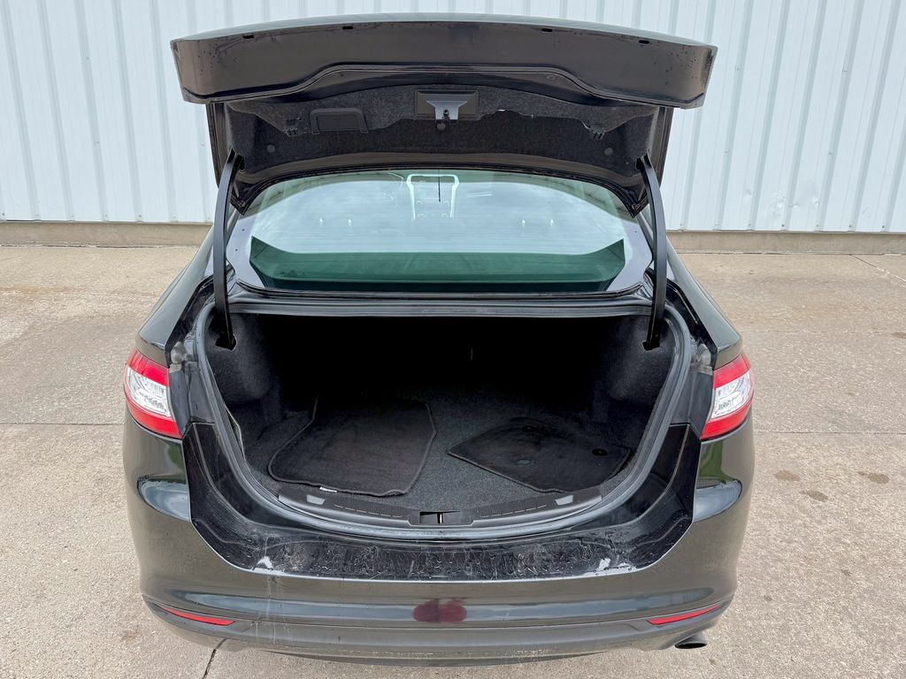 Used 2015 Ford Fusion SE FWD image 16