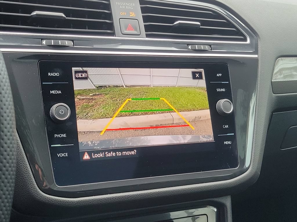 Certified 2023 Volkswagen Tiguan SE R-Line FWD image 32