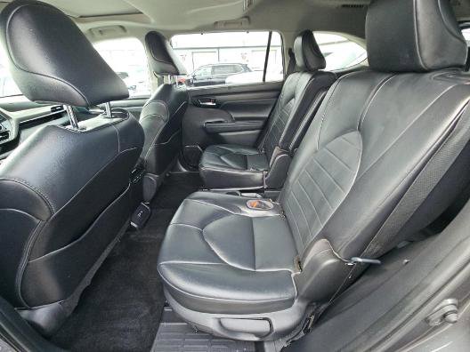 Used 2021 Toyota Highlander XLE image 8
