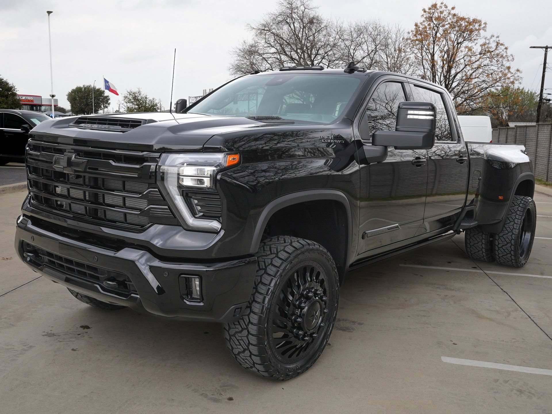Used 2026 Chevrolet Silverado 3500 High Country w/ High Country Premium Package AWD/4WD image 8