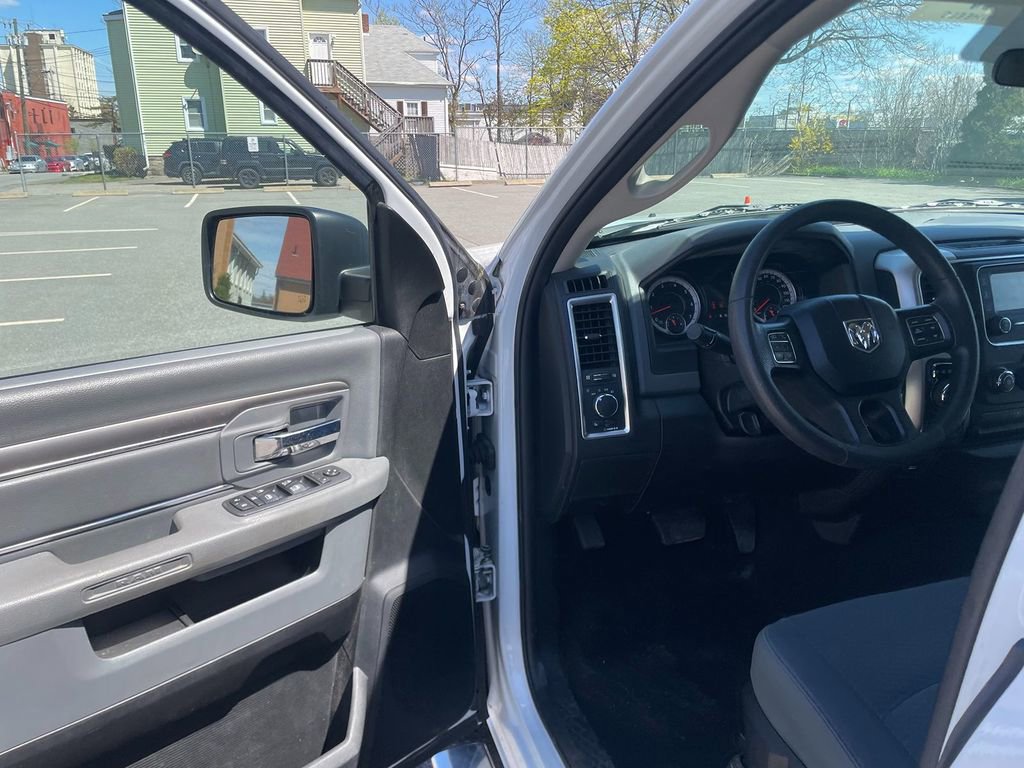 Used 2019 RAM 1500 Classic SLT AWD/4WD image 10