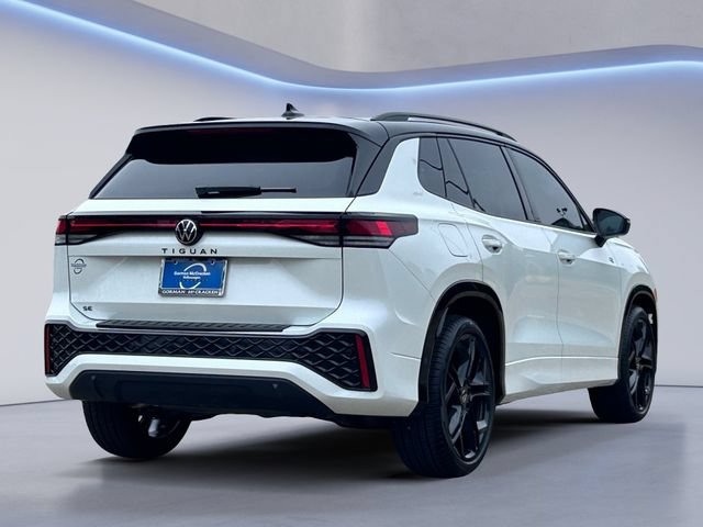 New 2026 Volkswagen Tiguan SE R-Line FWD image 5