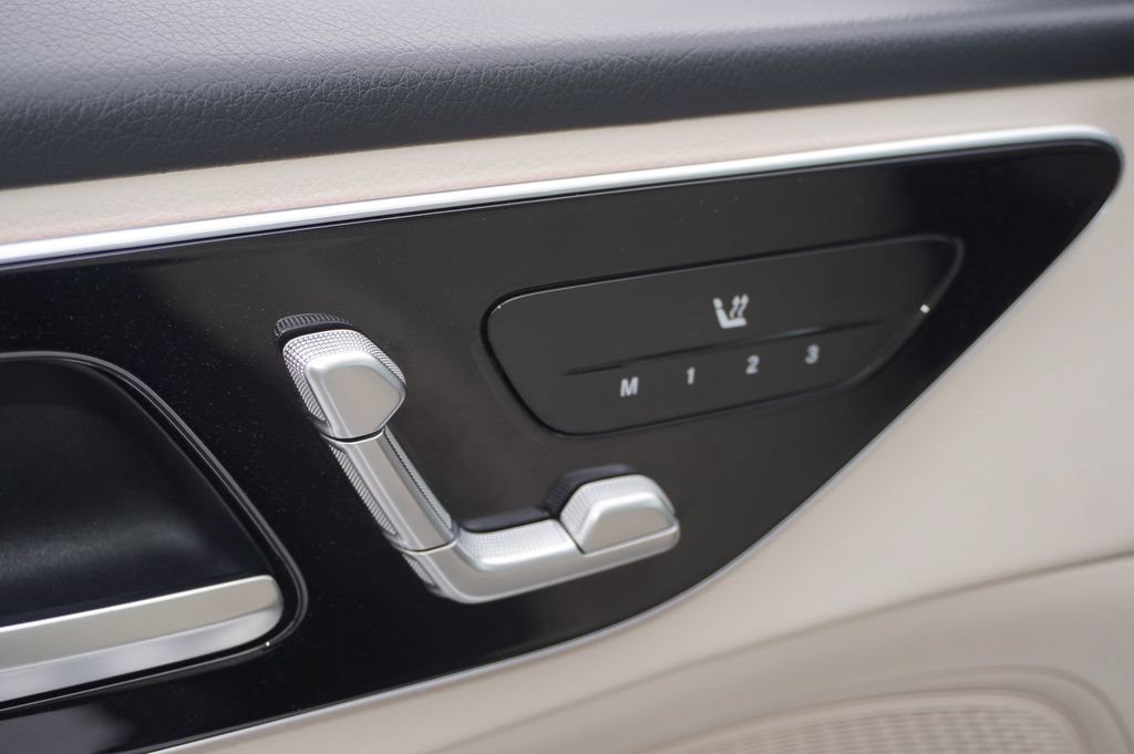 Used 2025 Mercedes-Benz C 300 Sedan image 13
