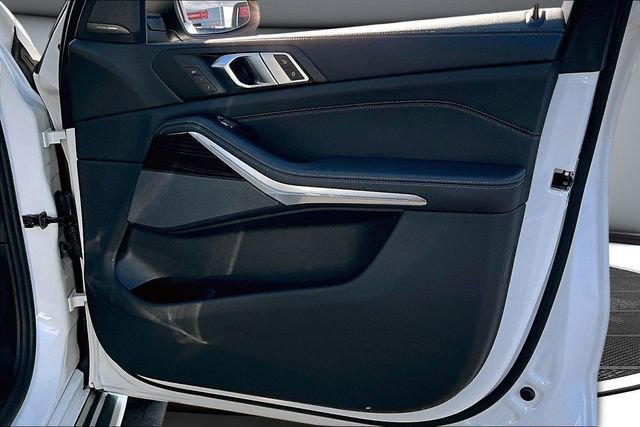 Used 2024 BMW X7 xDrive40i image 29