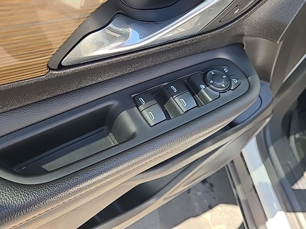 Used 2020 GMC Terrain SLE image 15