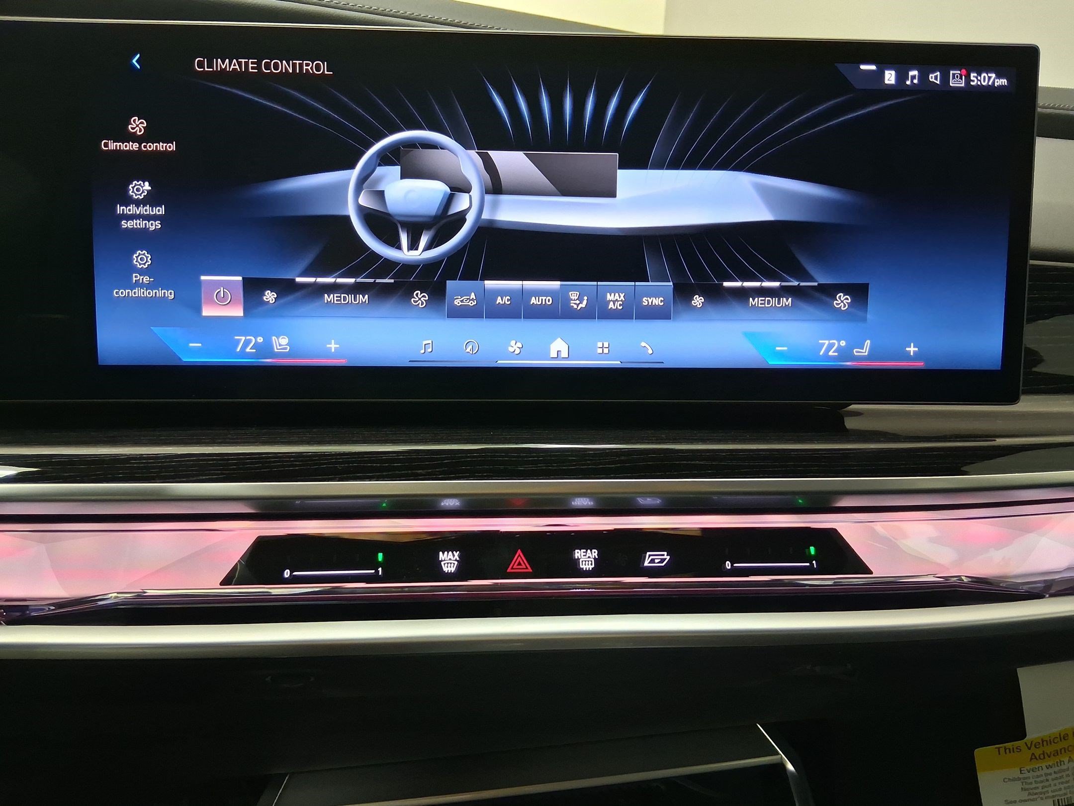 New 2026 BMW 750e xDrive w/ Premium Package AWD/4WD image 23