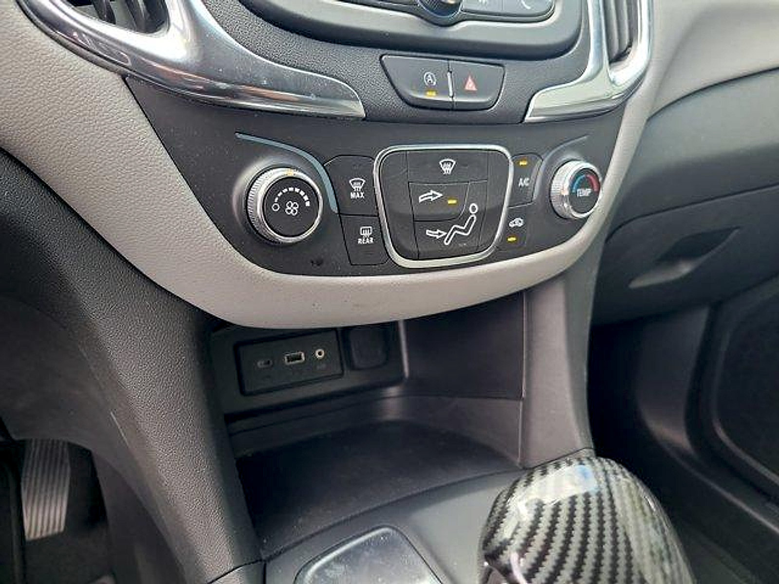 Used 2024 Chevrolet Equinox LS FWD image 34