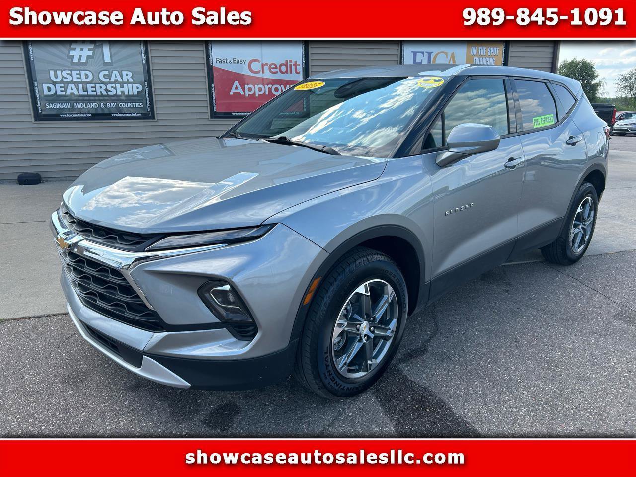 Used 2025 Chevrolet Blazer LT FWD image 1