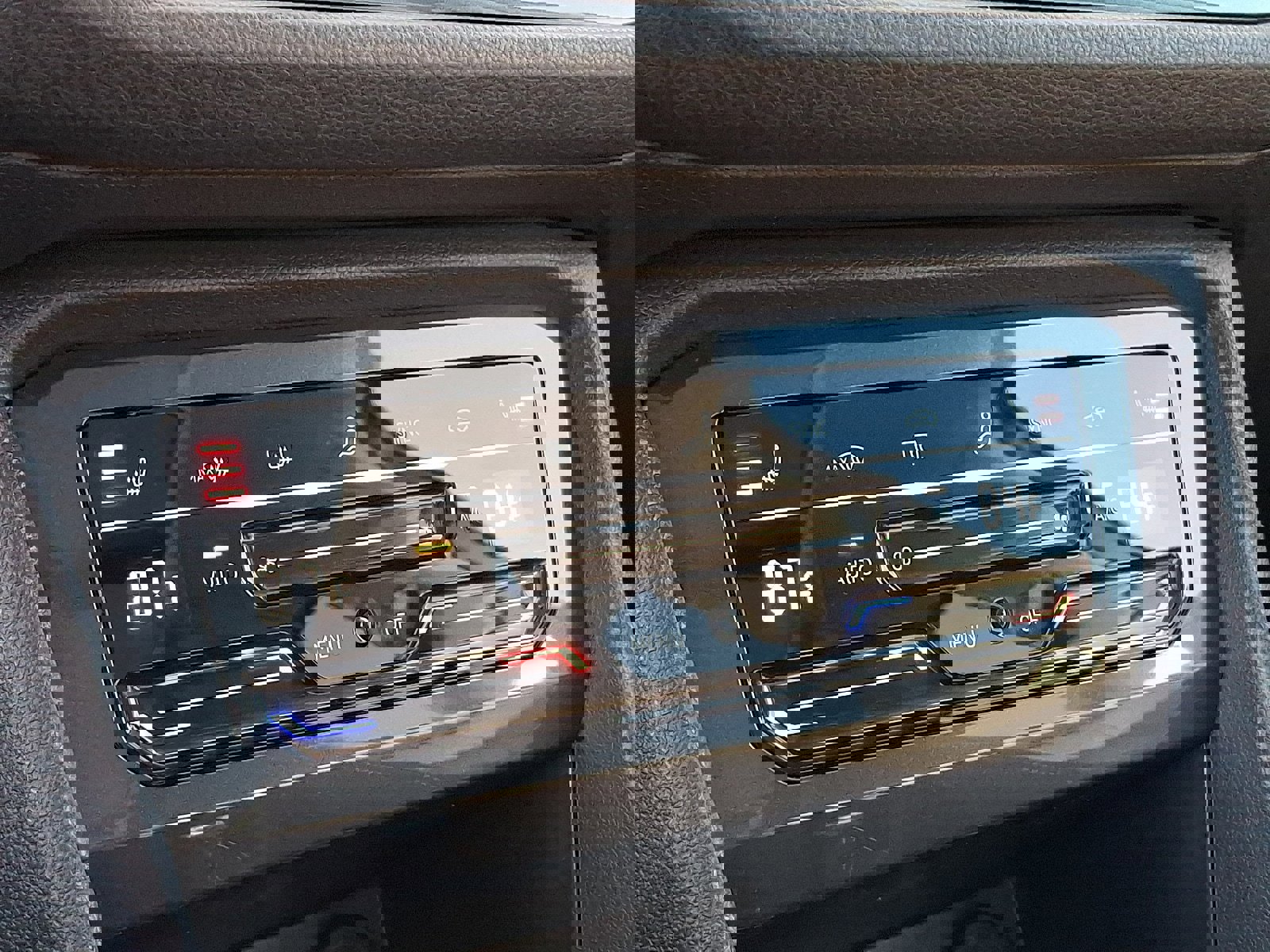 Used 2022 Volkswagen Tiguan SE image 16