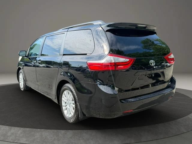 Used 2017 Toyota Sienna XLE w/ XLE Navigation Package FWD image 7