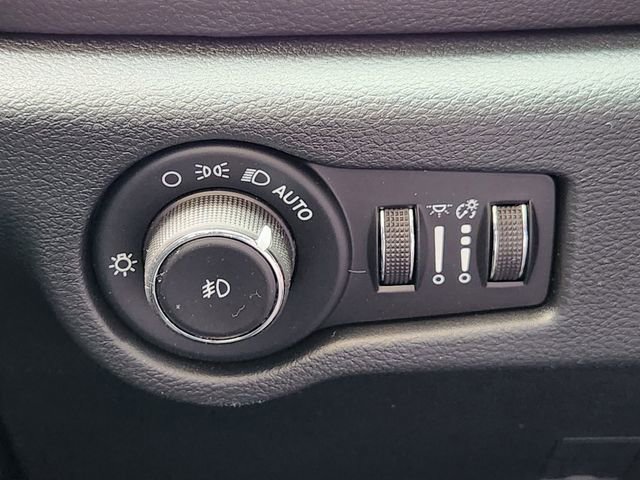 New 2026 Chrysler Pacifica Select AWD/4WD image 17