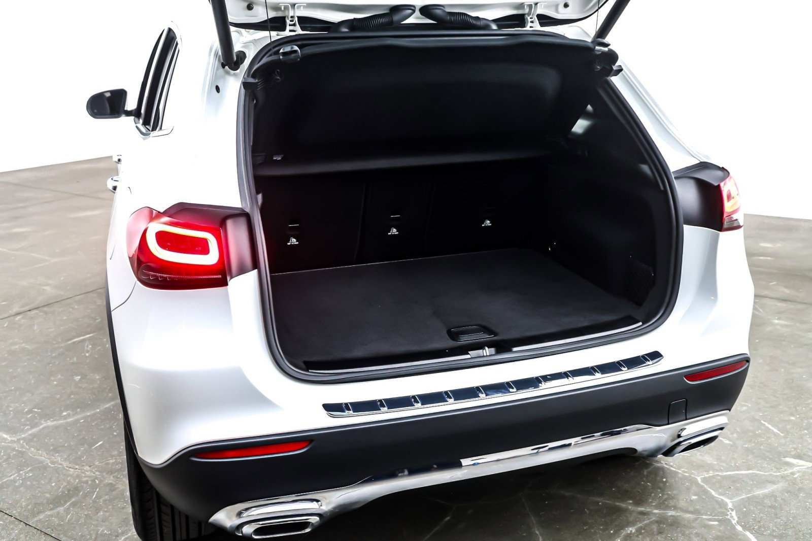 Certified 2023 Mercedes-Benz GLA 250 4MATIC w/ Premium Package image 22