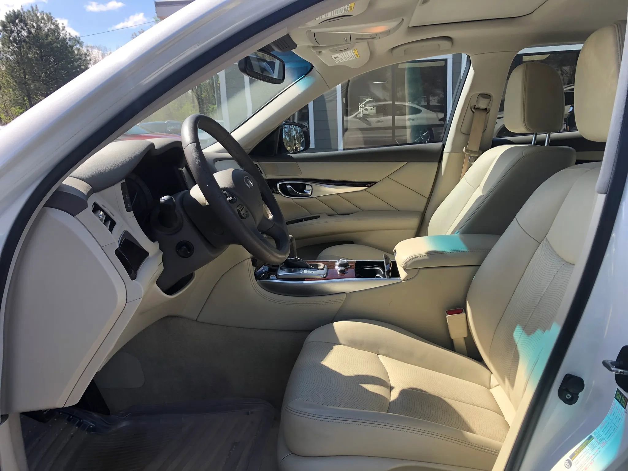 Used 2017 INFINITI Q70 L 3.7 image 13