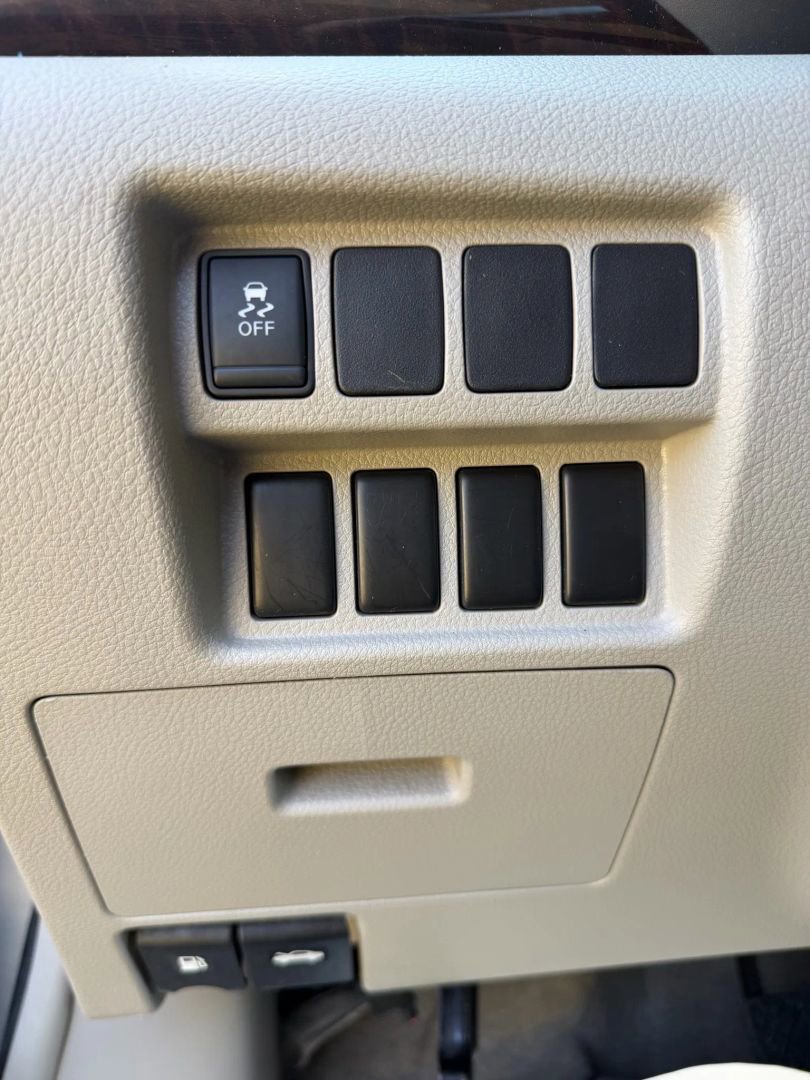 Used 2013 Nissan Quest S image 27