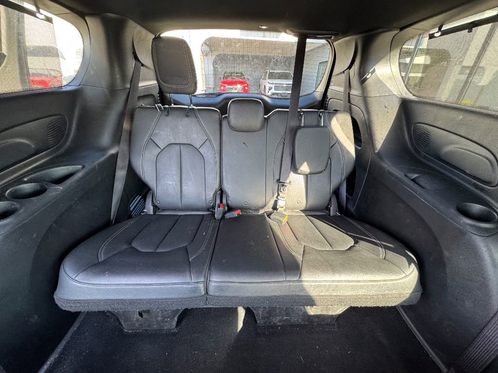 Used 2020 Chrysler Pacifica Touring-L w/ Advanced Safetytec Group image 11