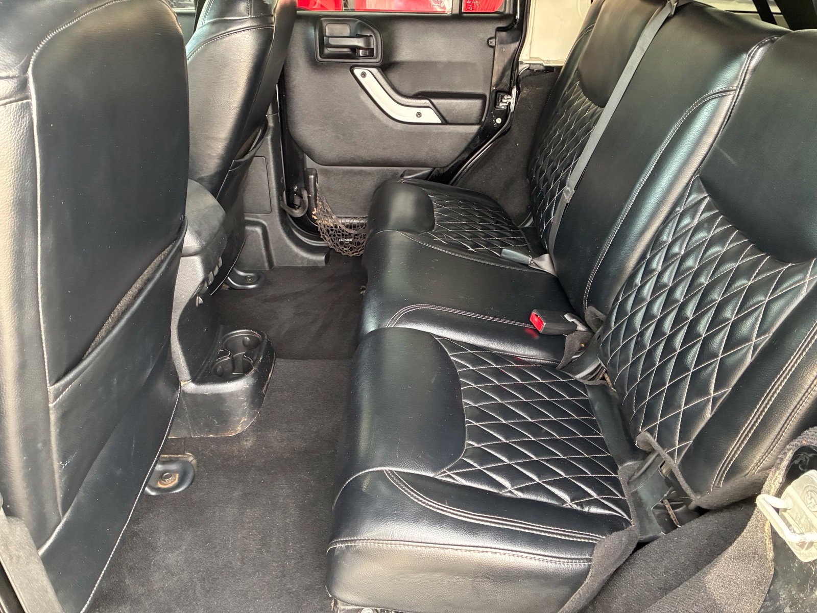 Used 2015 Jeep Wrangler Unlimited Sahara w/ Connectivity Group AWD/4WD image 15