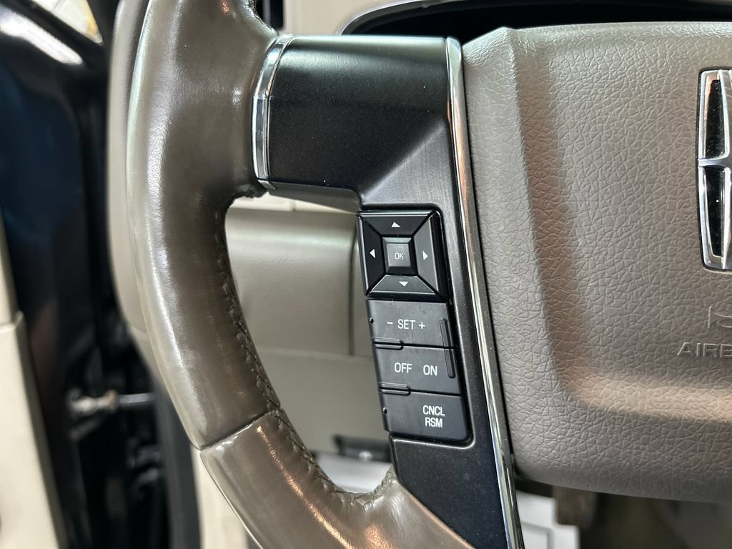 Used 2015 Lincoln Navigator 2WD image 19