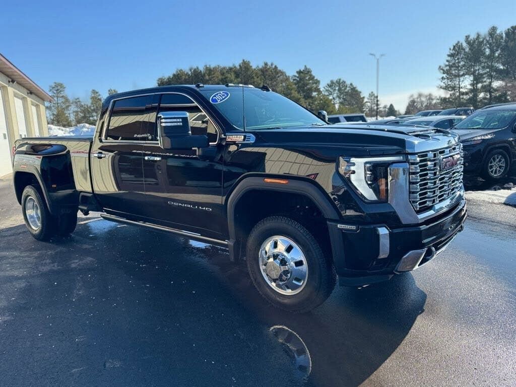 Used 2025 GMC Sierra 3500 Denali image 3