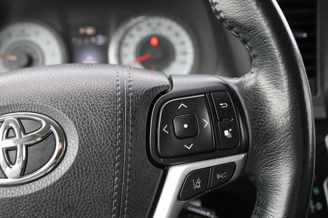 Used 2018 Toyota Sienna SE image 12